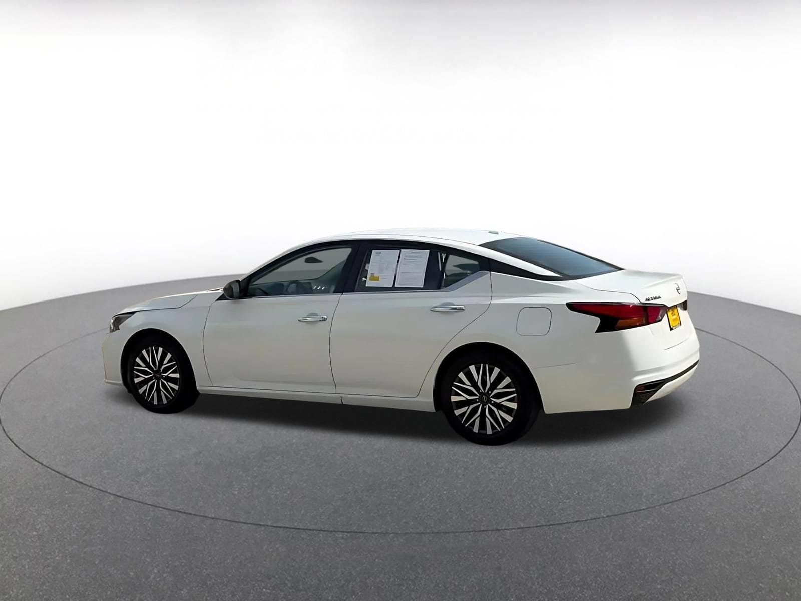 Thumbnail: 2025 Nissan Altima - 9