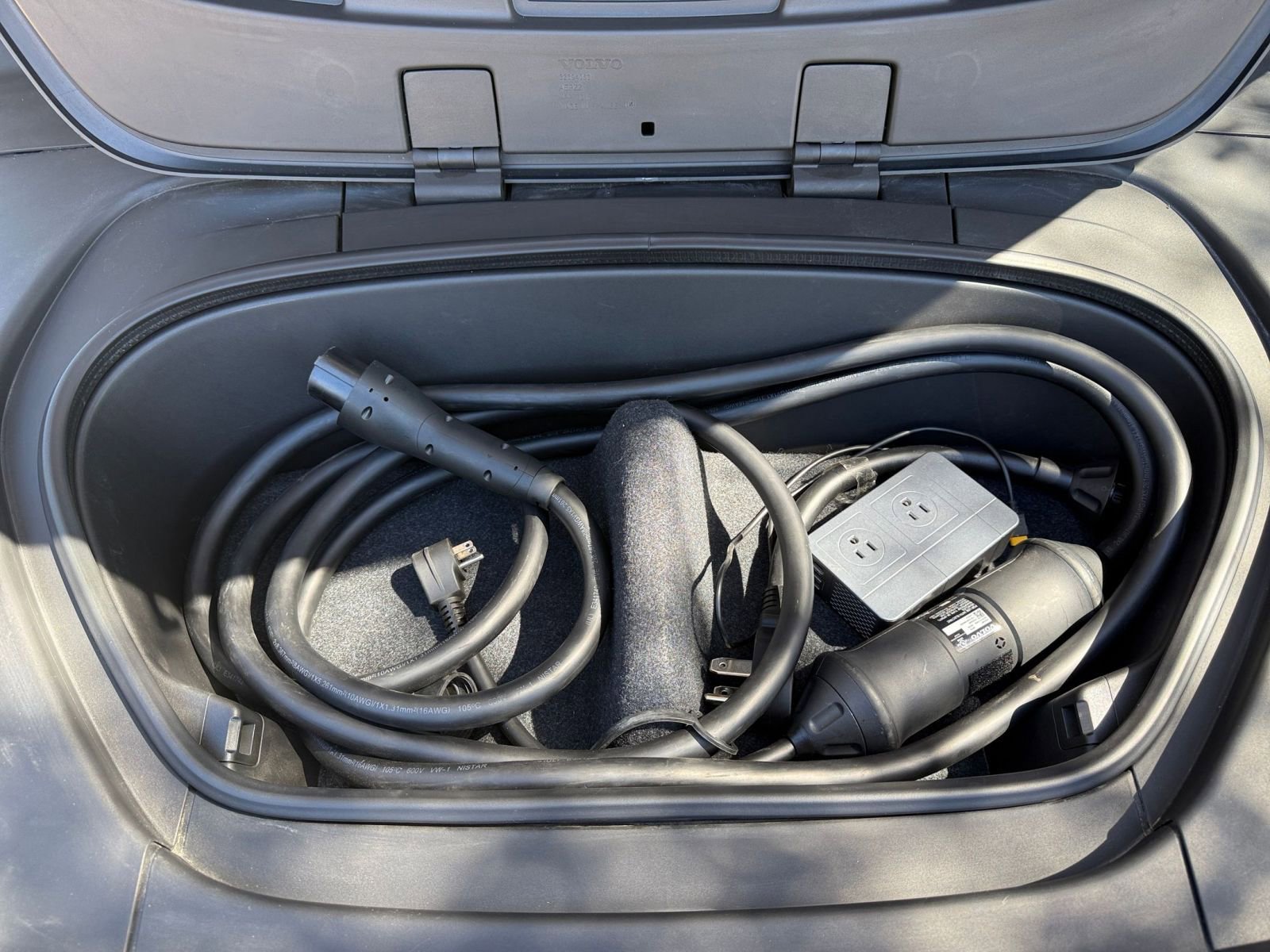 Thumbnail: 2023 Volvo XC40 - 21