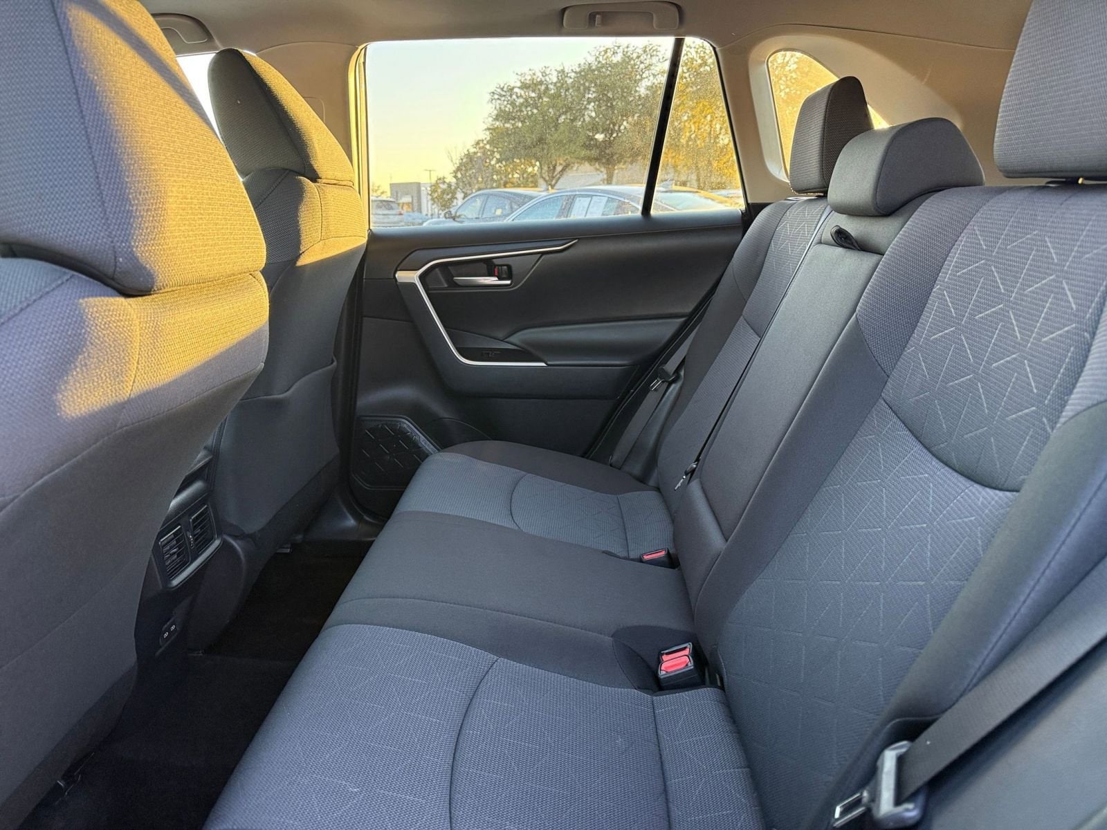 Thumbnail: 2025 Toyota RAV4 - 25