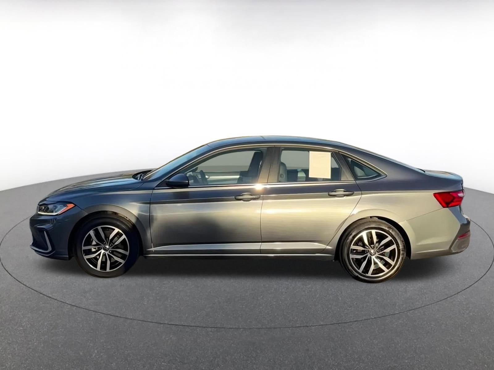 Thumbnail: 2025 Volkswagen Jetta - 9
