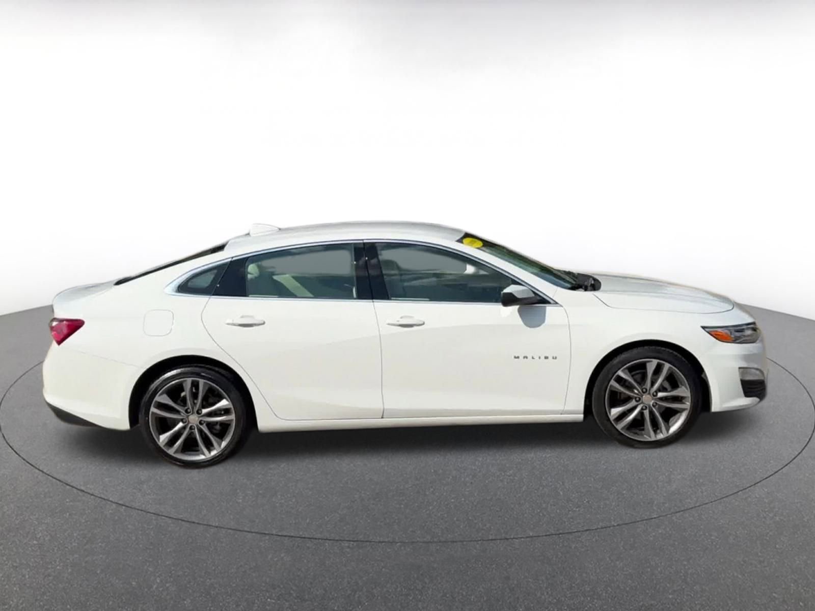 Thumbnail: 2024 Chevrolet Malibu - 16