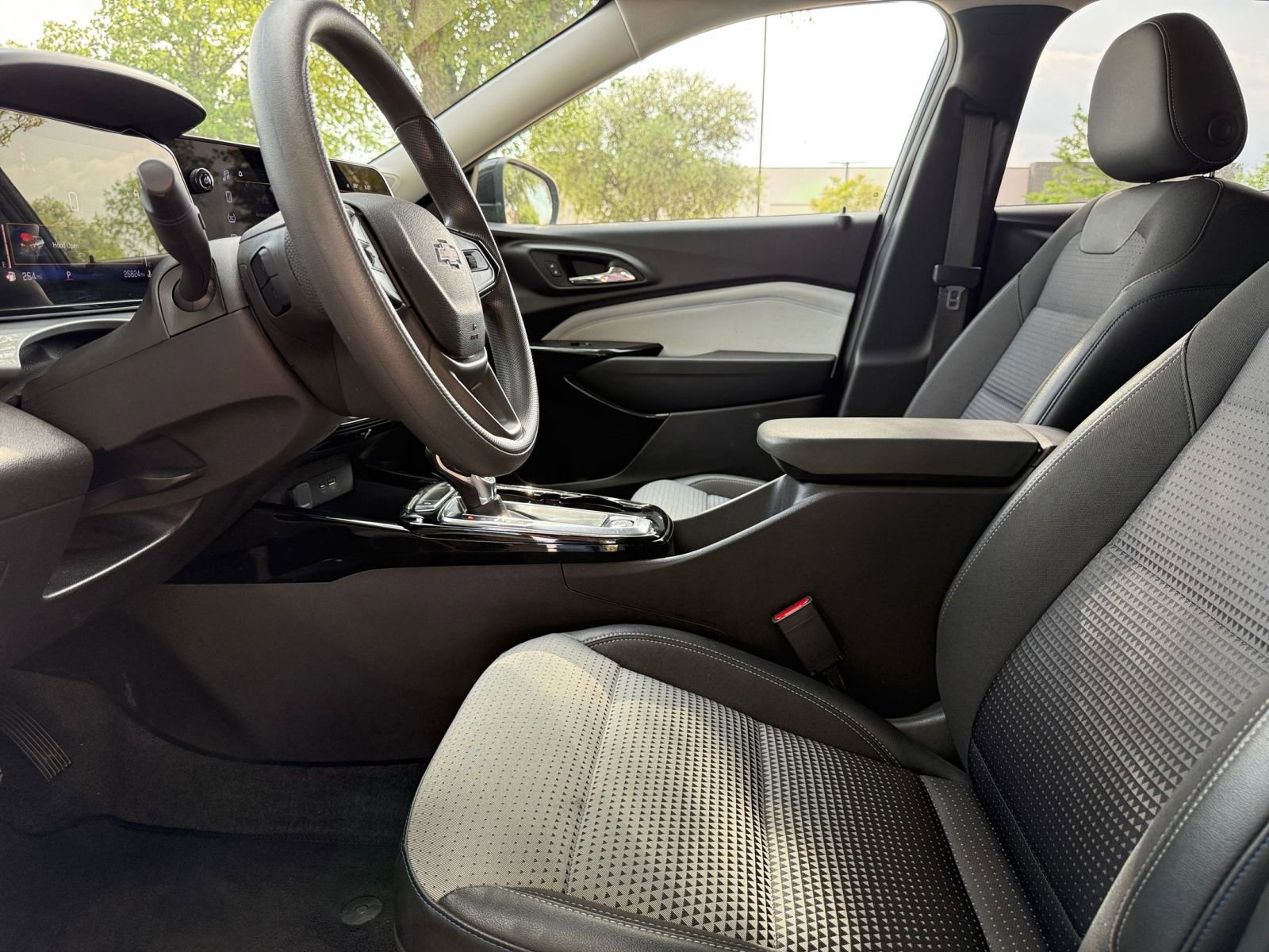 Thumbnail: 2025 Chevrolet Trax - 27