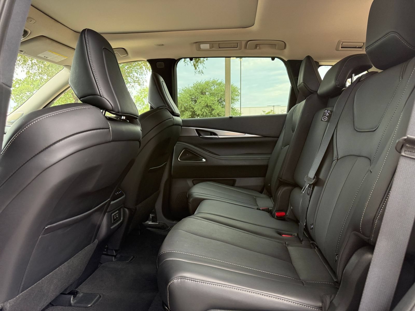 Thumbnail: 2026 INFINITI QX60 - 28