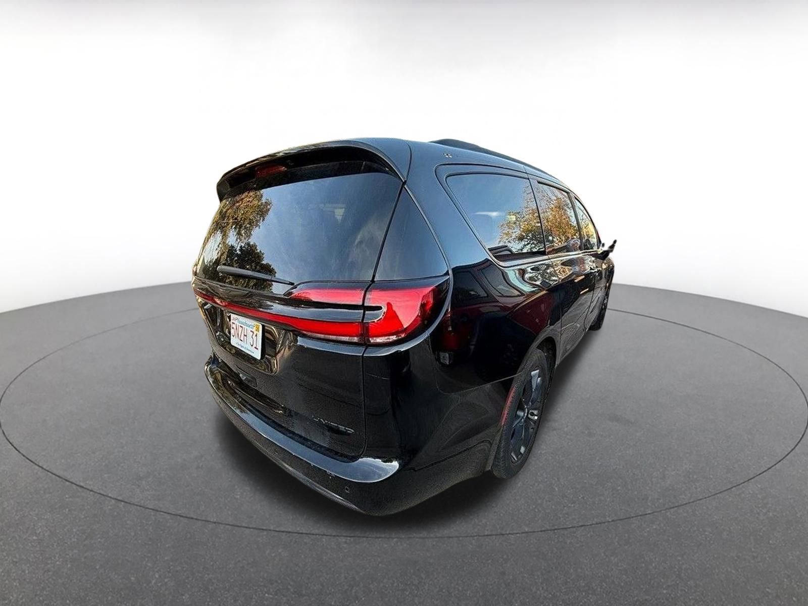 Thumbnail: 2025 Chrysler Pacifica - 5