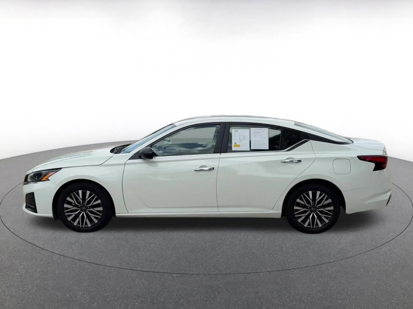 Thumbnail: 2025 Nissan Altima - 9