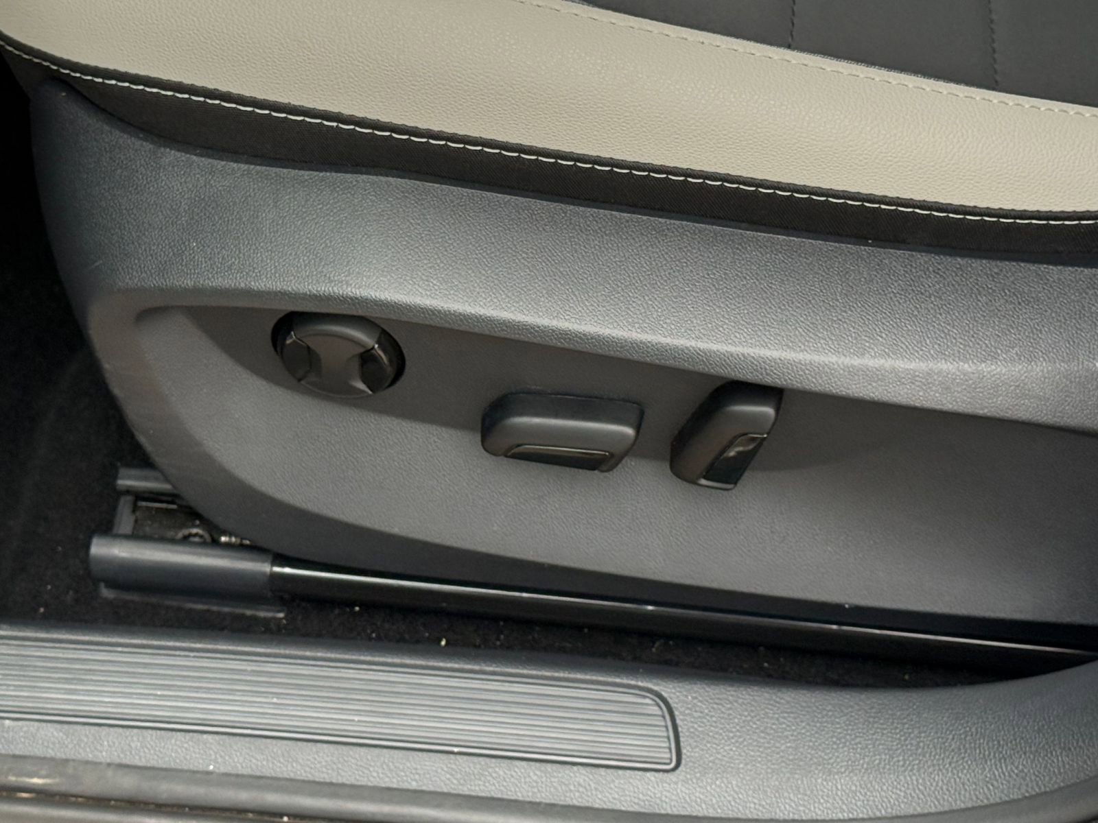 Thumbnail: 2025 Volkswagen Taos - 22