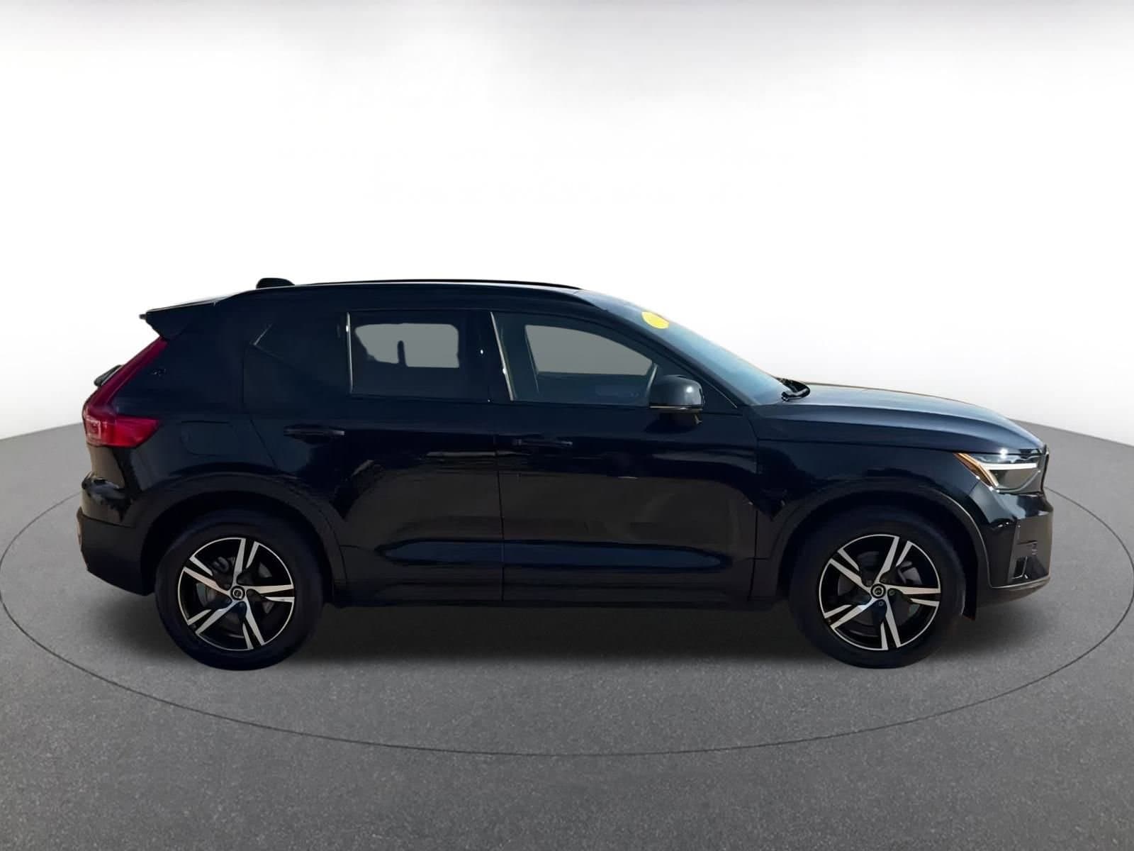 Thumbnail: 2024 Volvo XC40 - 16