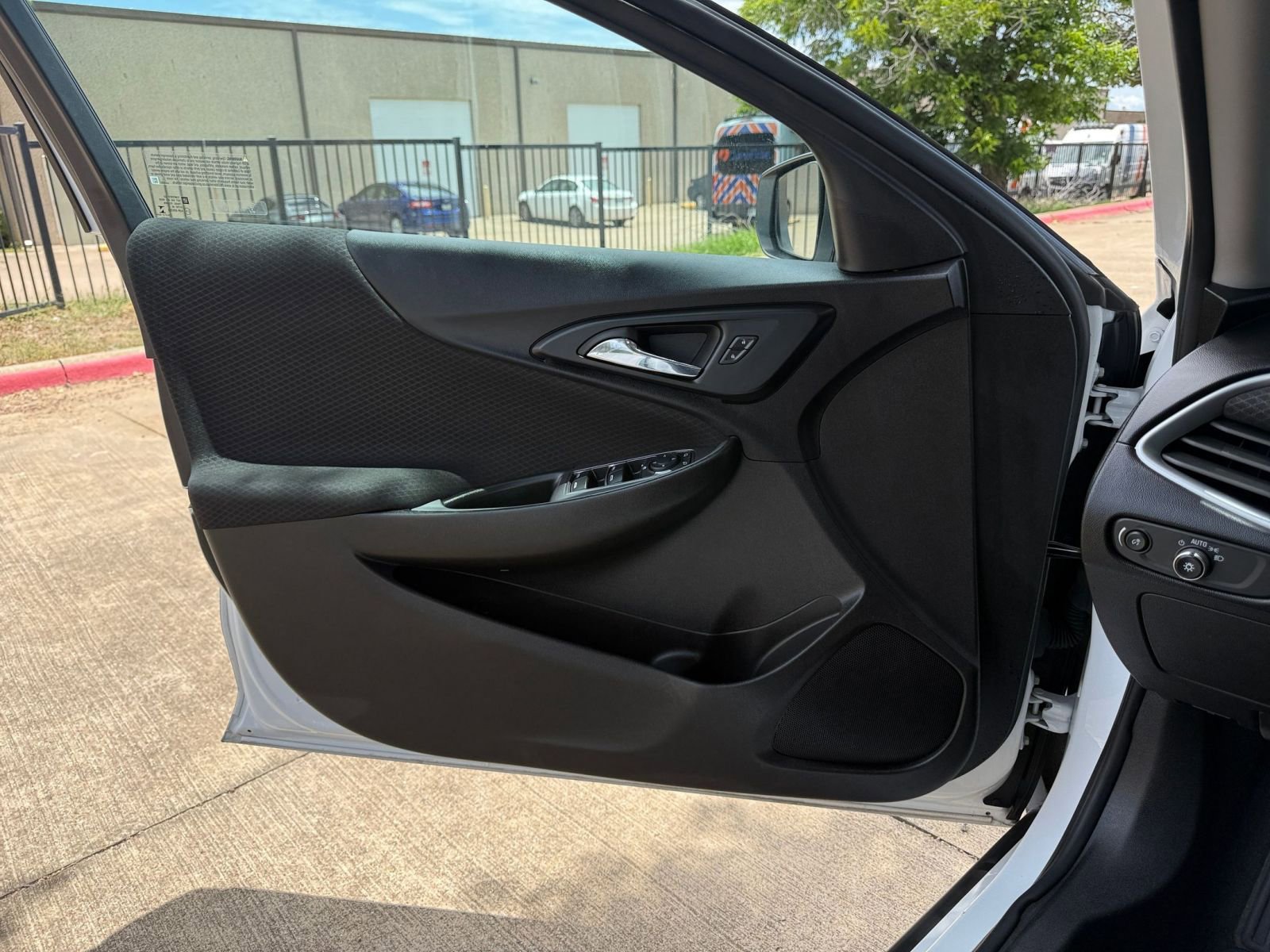 Thumbnail: 2023 Chevrolet Malibu - 20