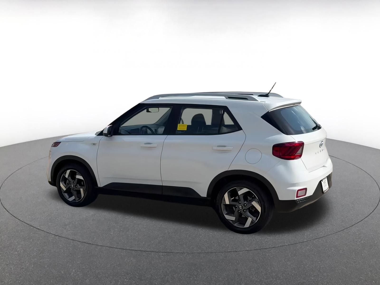 Thumbnail: 2023 Hyundai Venue - 10