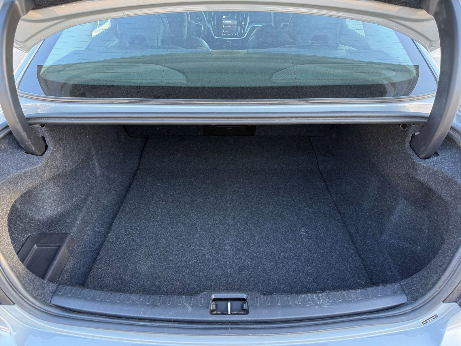 Thumbnail: 2025 Volvo S60 - 33