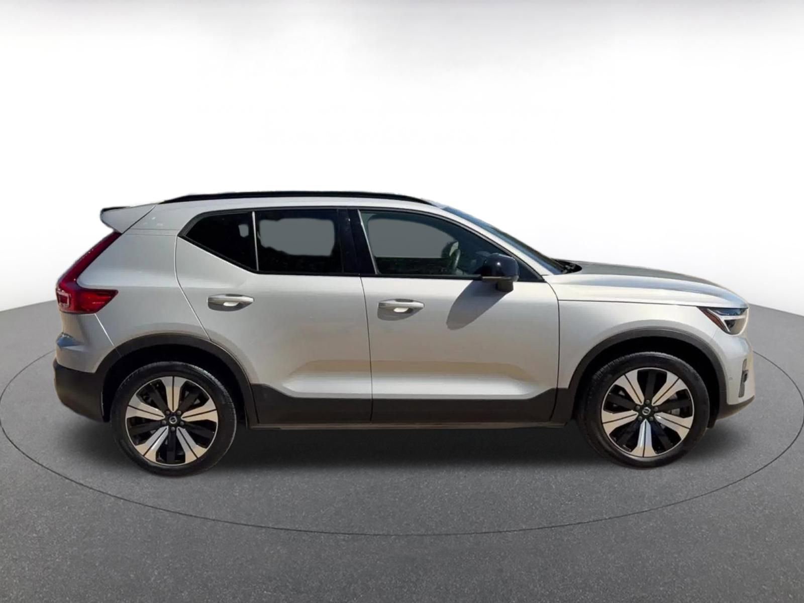 Thumbnail: 2023 Volvo XC40 - 16