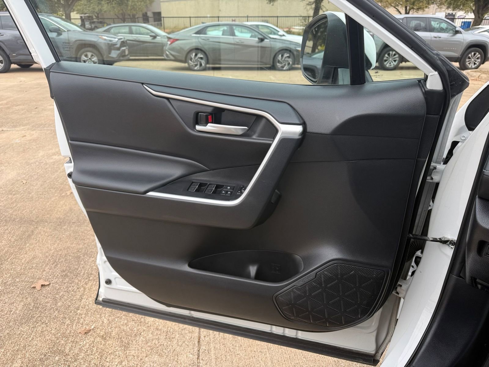 Thumbnail: 2025 Toyota RAV4 - 20