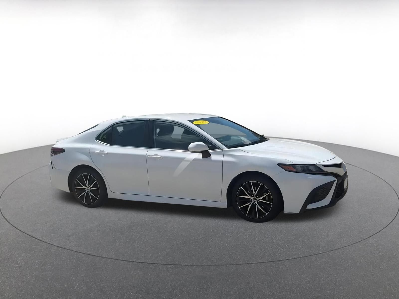 2022 Toyota Camry SE 2