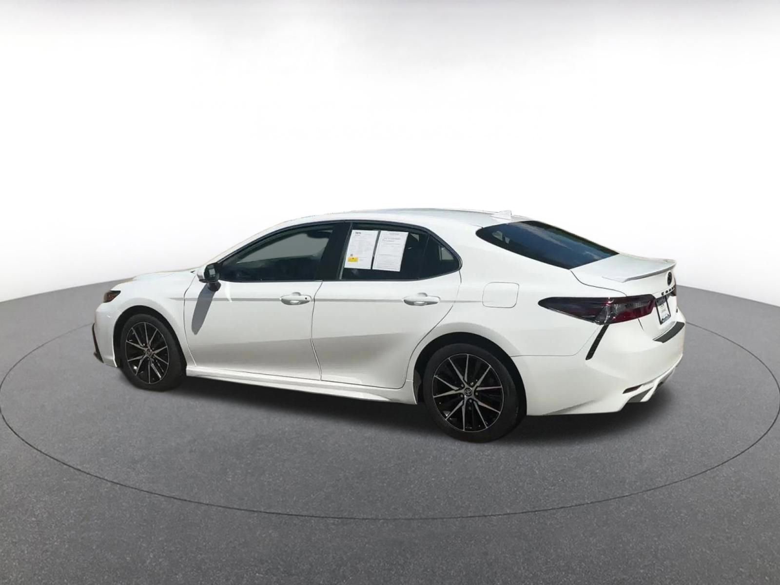 2022 Toyota Camry SE 10