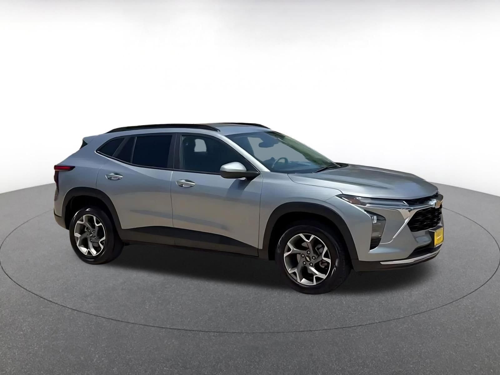 Thumbnail: 2025 Chevrolet Trax - 2