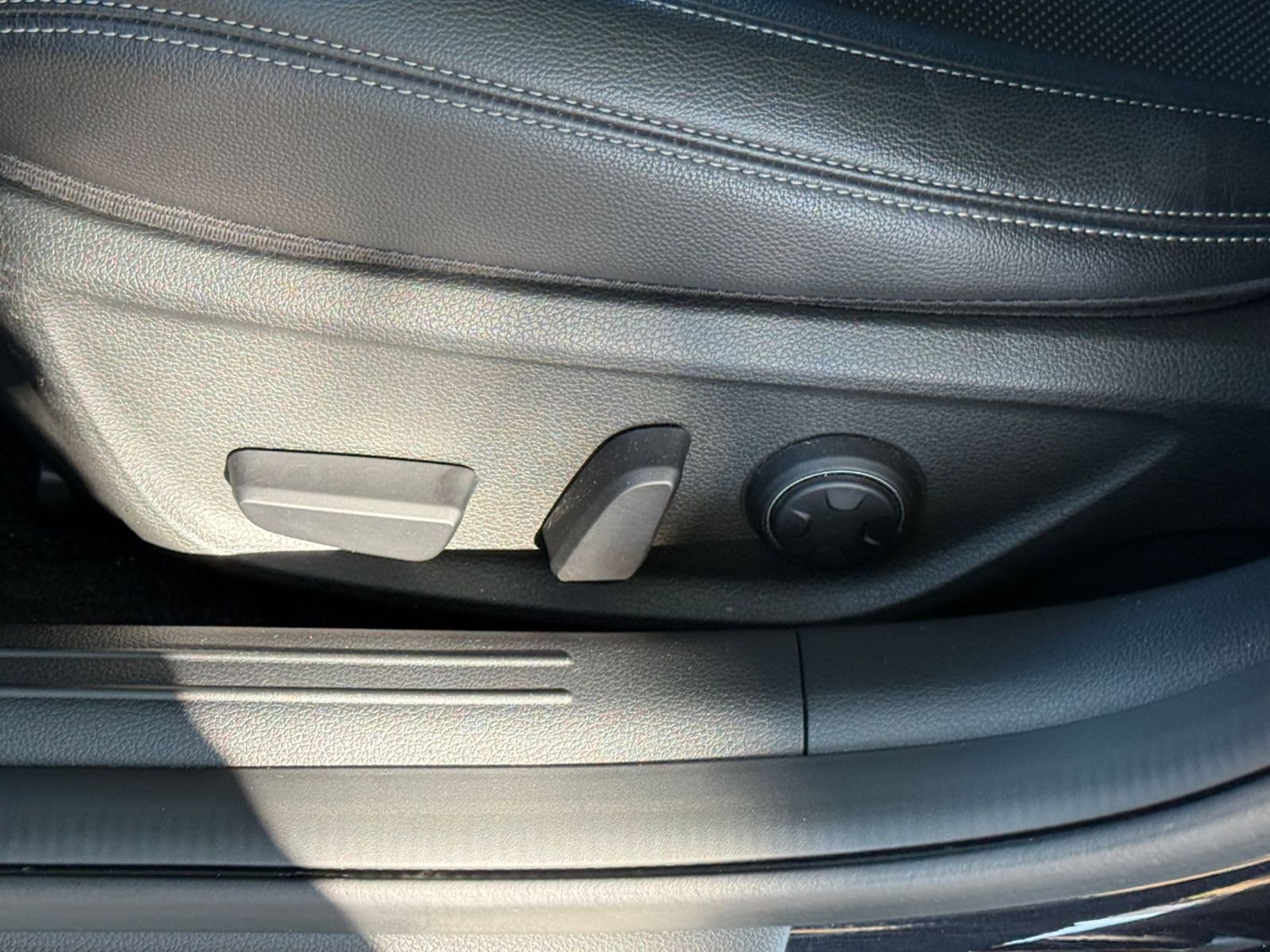 Thumbnail: 2025 Genesis G70 - 23