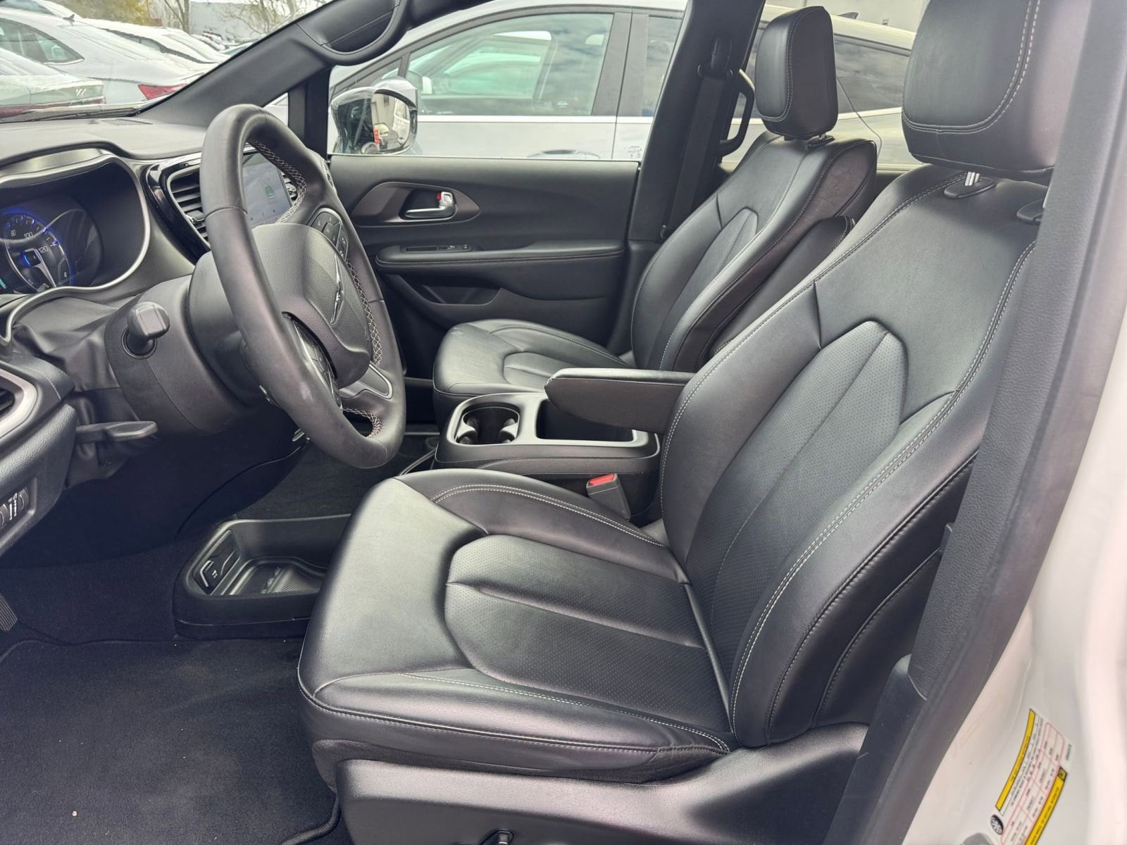 Thumbnail: 2025 Chrysler Pacifica - 28