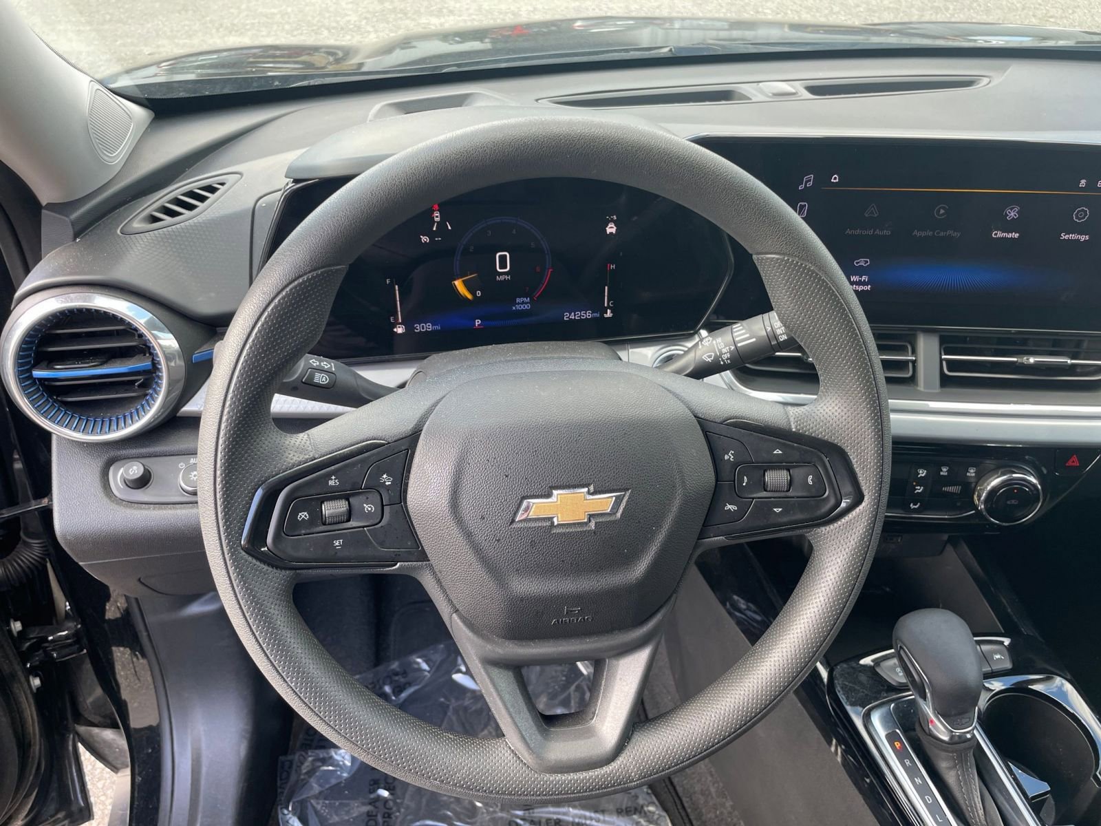 Thumbnail: 2025 Chevrolet Trax - 28