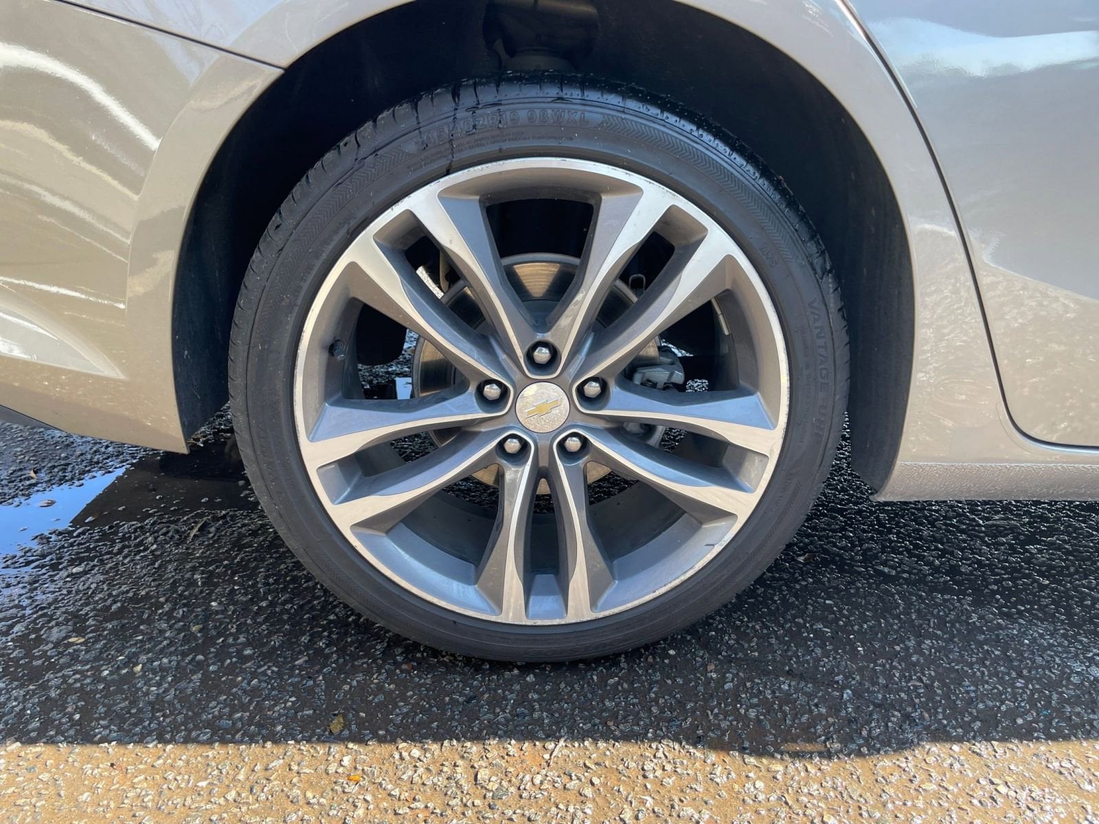 Thumbnail: 2023 Chevrolet Malibu - 32