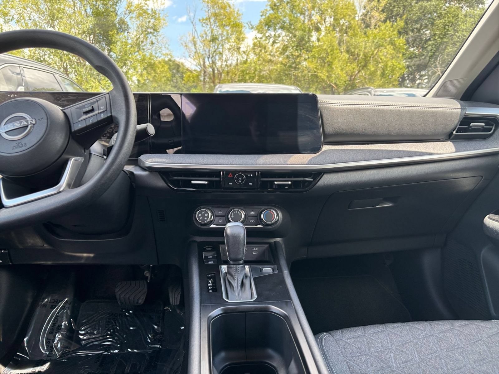 Thumbnail: 2025 Nissan Kicks - 17