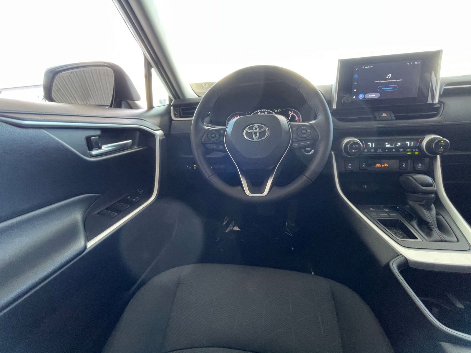 Thumbnail: 2025 Toyota RAV4 - 32