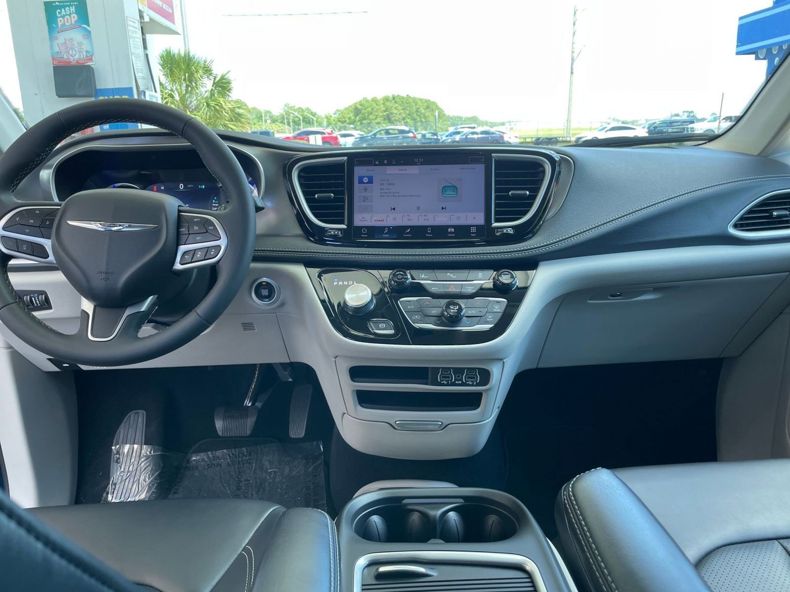 Thumbnail: 2023 Chrysler Pacifica - 26