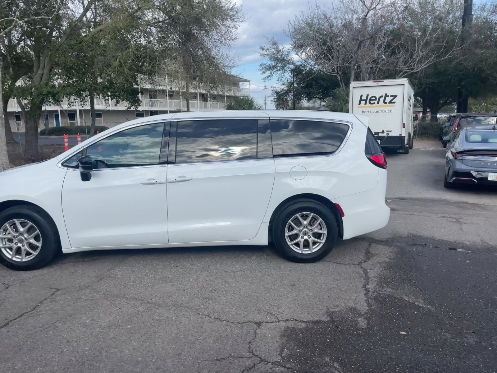 Thumbnail: 2025 Chrysler Pacifica - 8