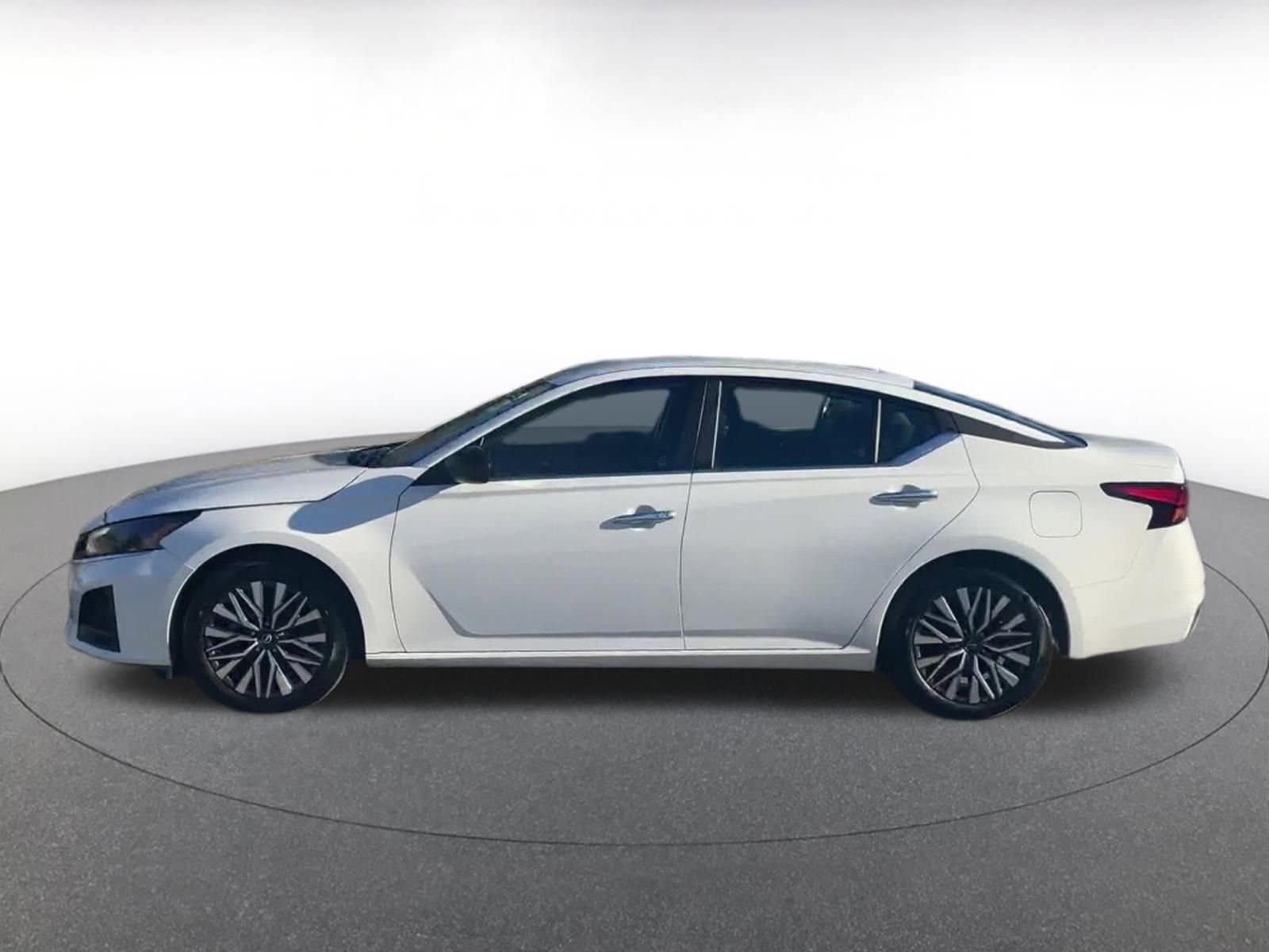 Thumbnail: 2025 Nissan Altima - 8