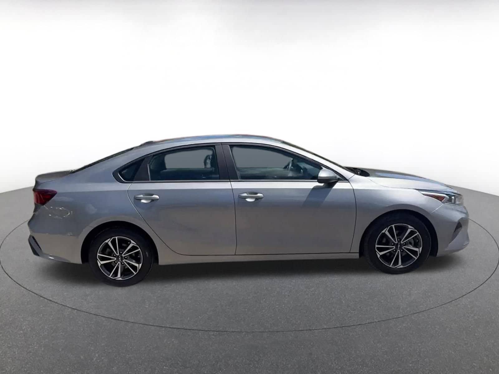 Thumbnail: 2024 Kia Forte - 16