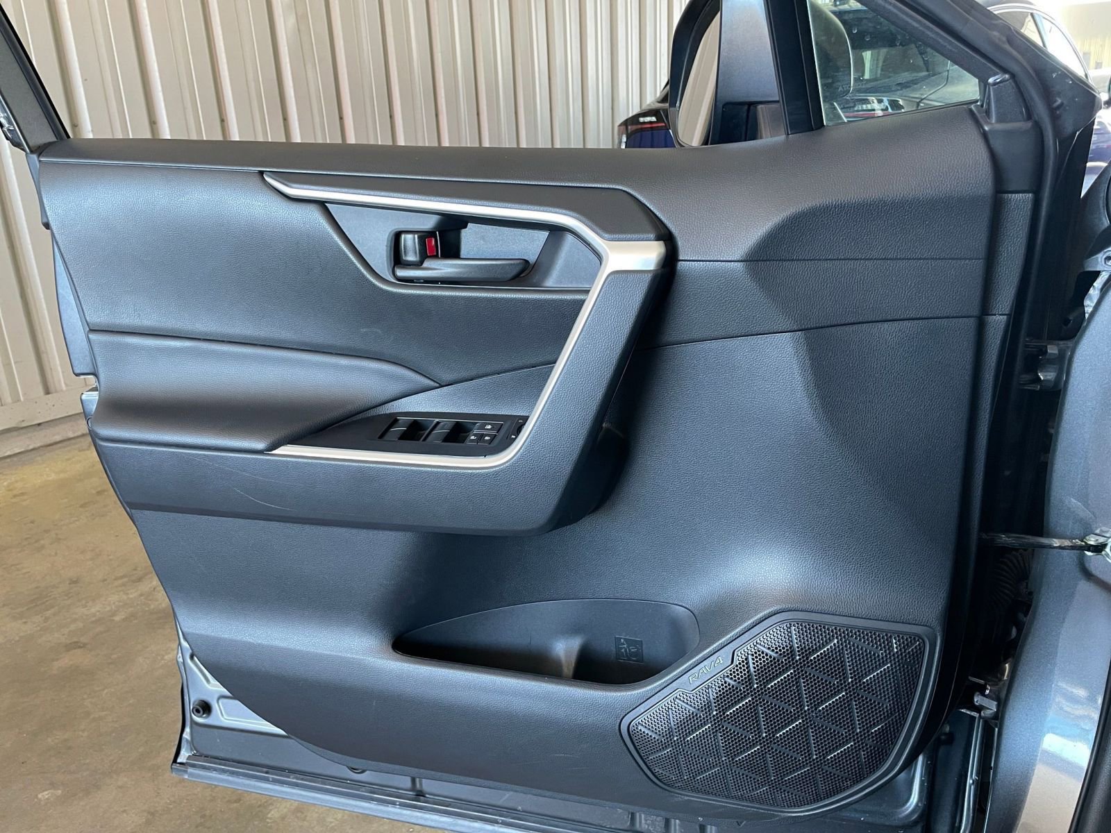 Thumbnail: 2025 Toyota RAV4 - 20