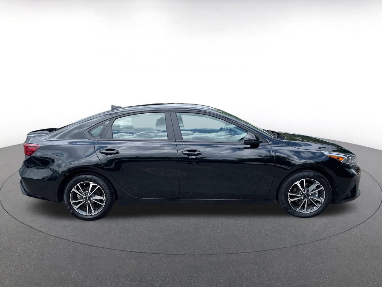 Thumbnail: 2024 Kia Forte - 15