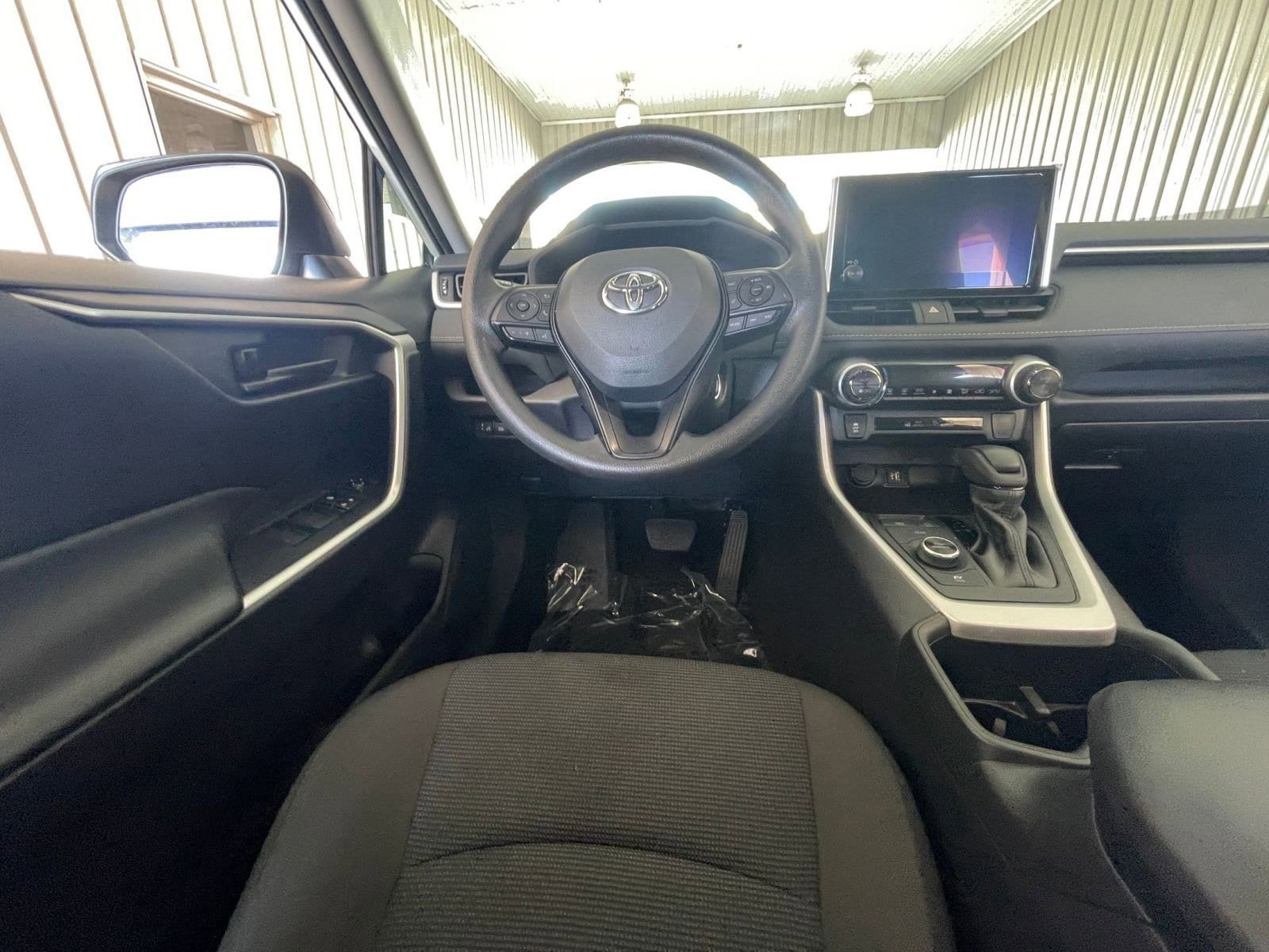 Thumbnail: 2025 Toyota RAV4 - 31