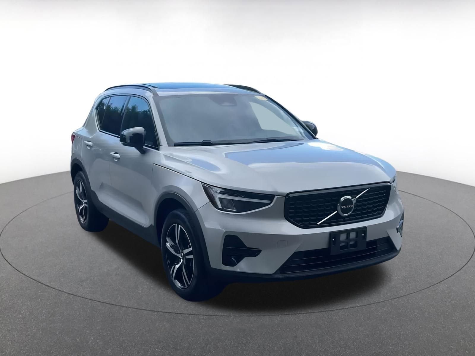 Thumbnail: 2024 Volvo XC40 - 2