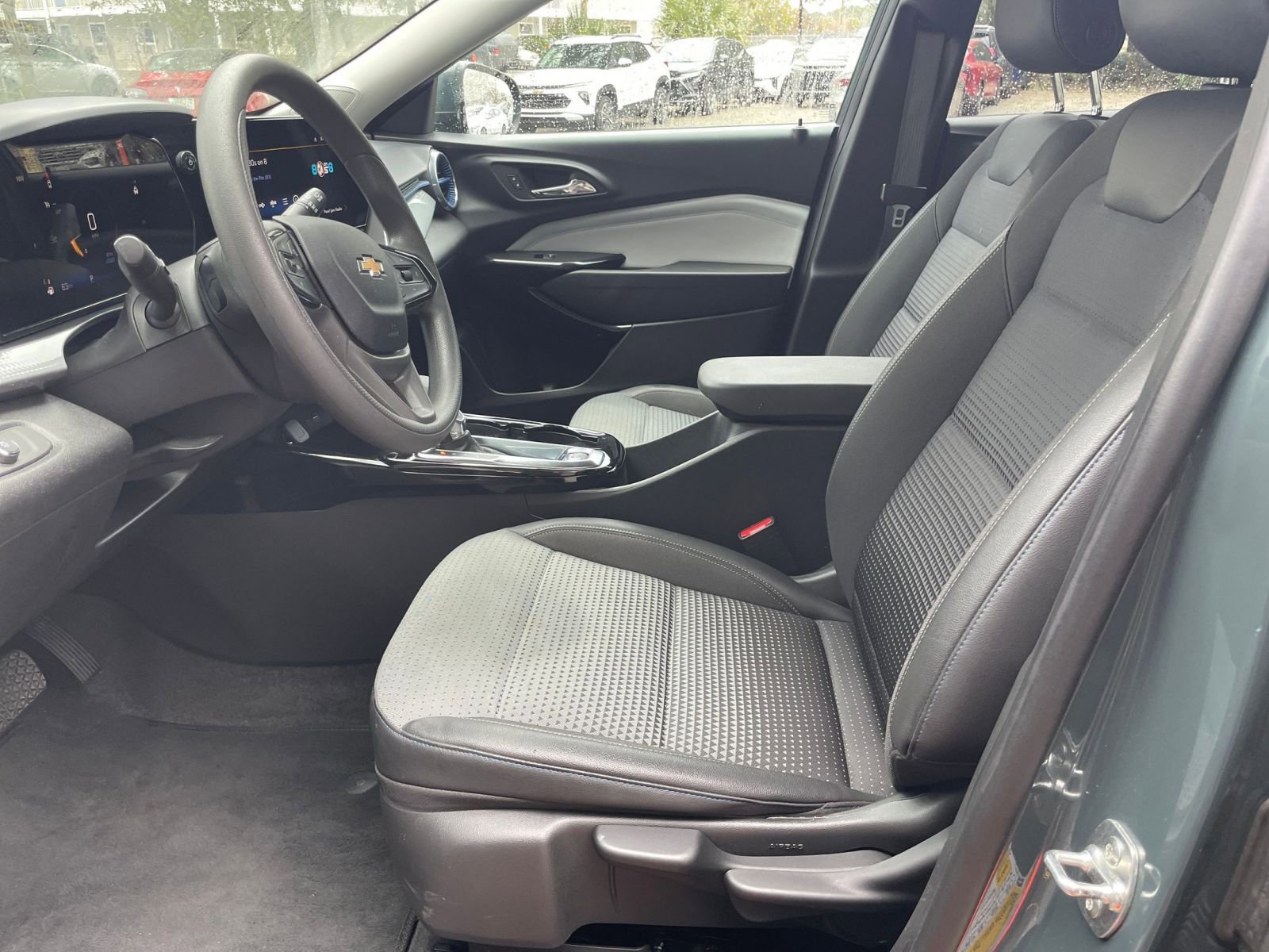 Thumbnail: 2025 Chevrolet Trax - 25