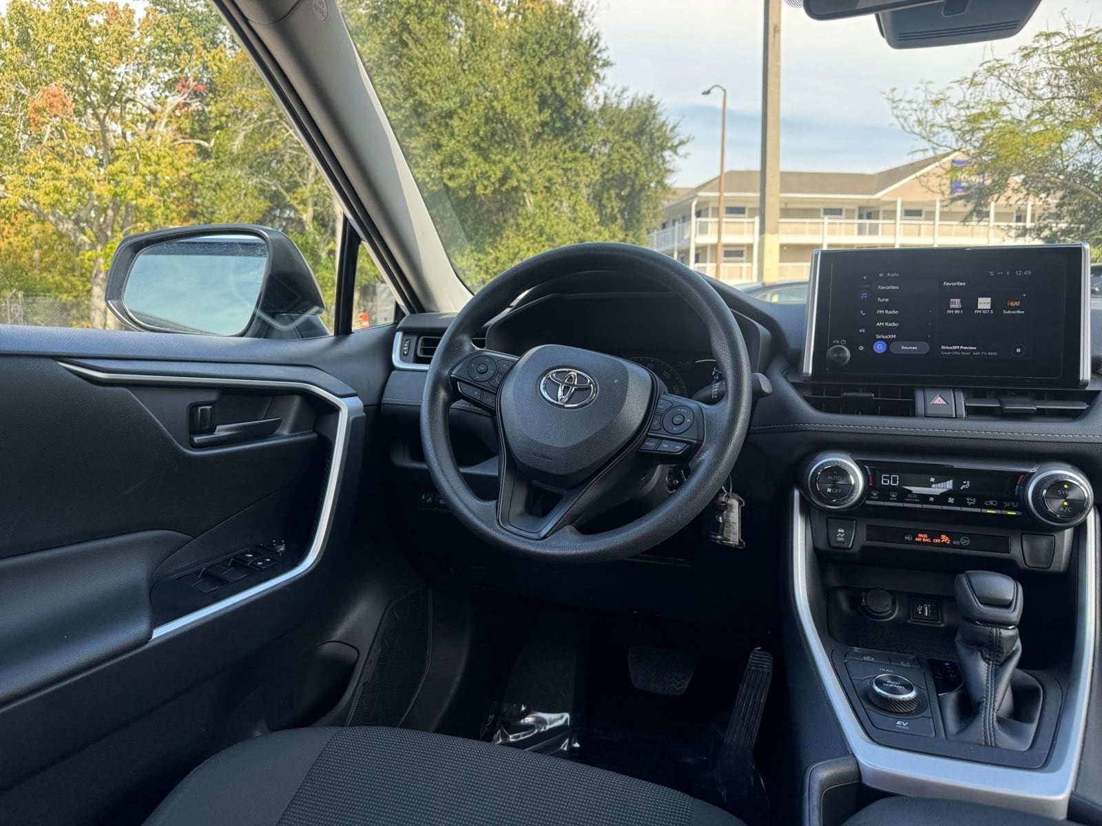 Thumbnail: 2025 Toyota RAV4 - 33