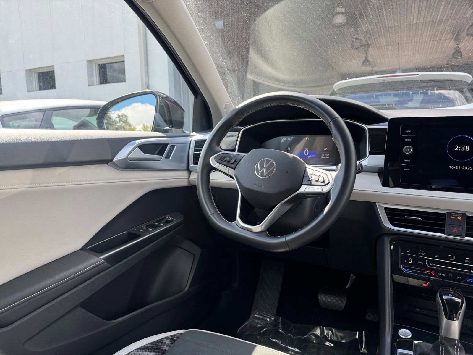 Thumbnail: 2025 Volkswagen Taos - 34