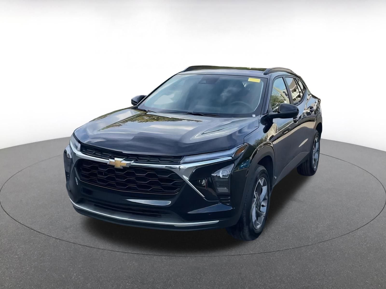 Thumbnail: 2025 Chevrolet Trax - 3