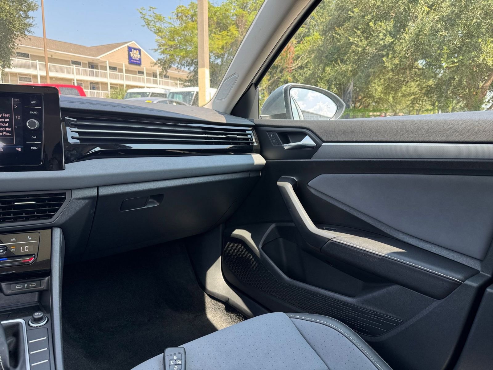 Thumbnail: 2025 Volkswagen Jetta - 34