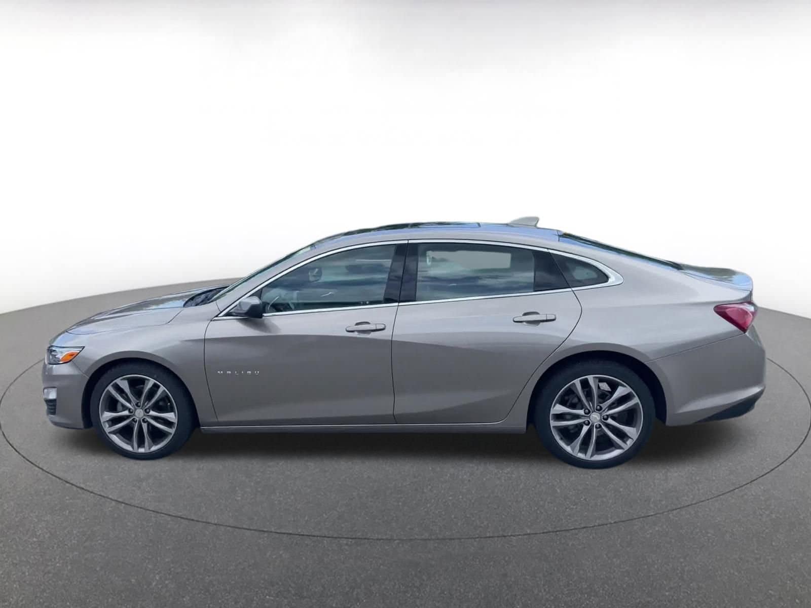 Thumbnail: 2024 Chevrolet Malibu - 9
