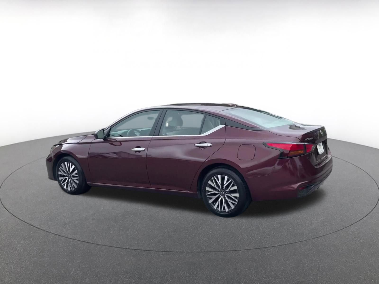 Thumbnail: 2025 Nissan Altima - 9