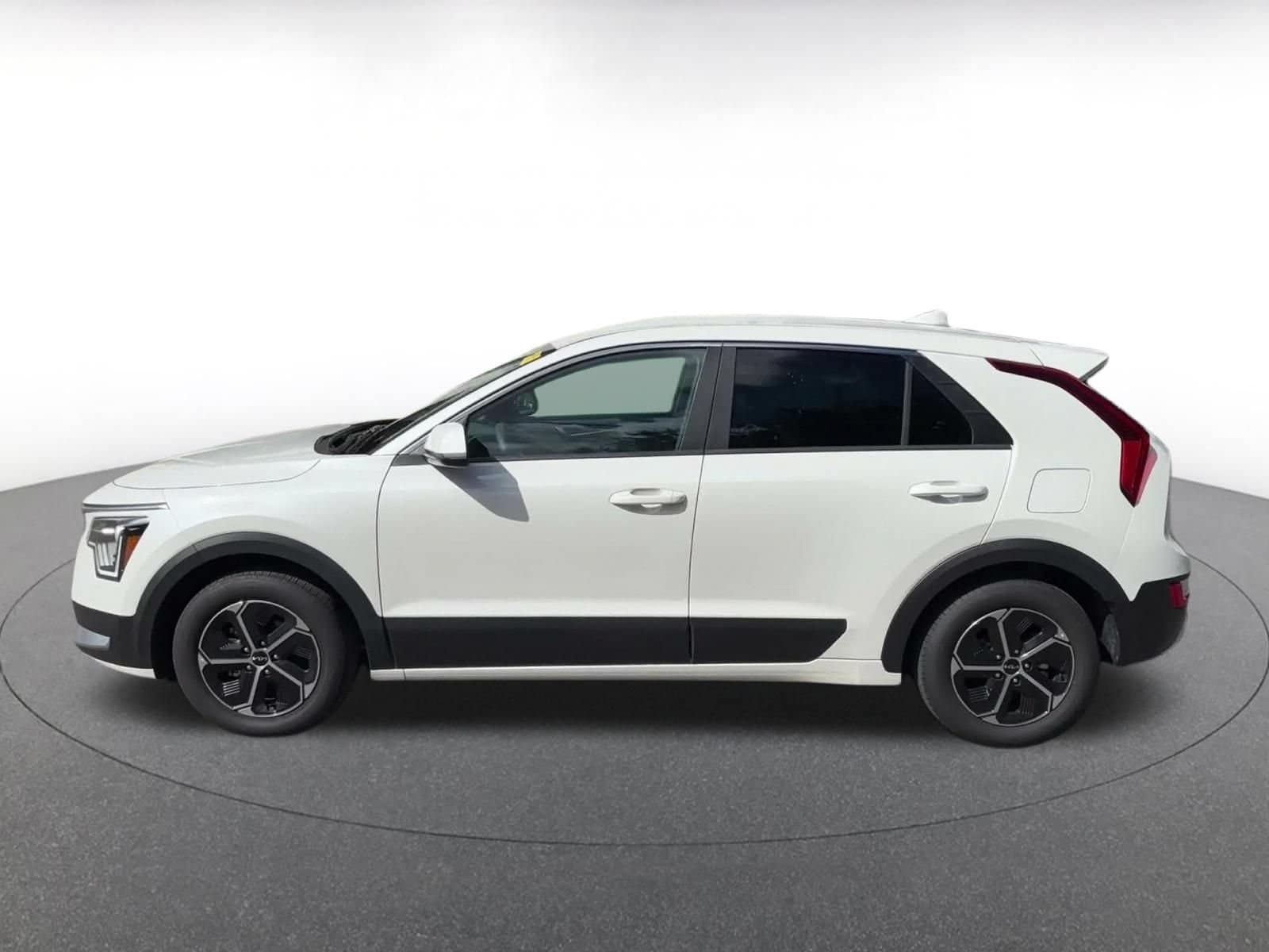 Thumbnail: 2026 Kia Niro - 7