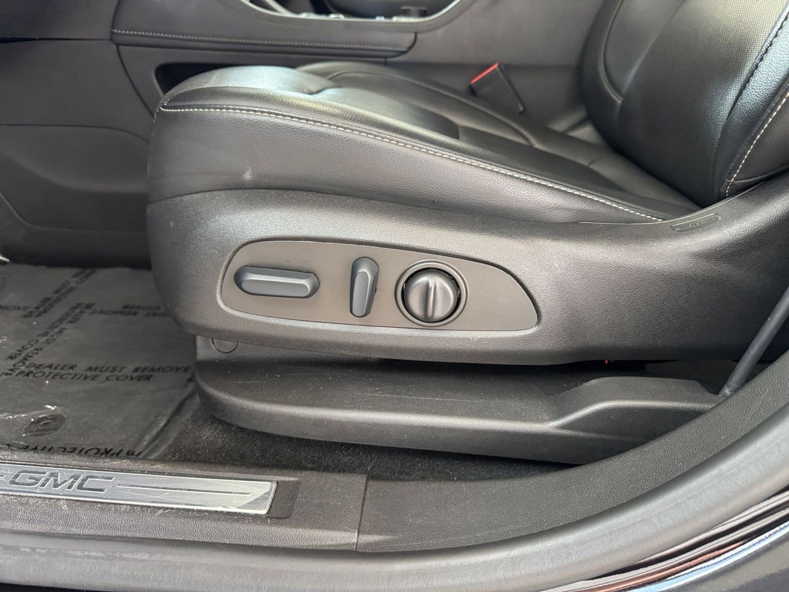 Thumbnail: 2023 GMC Acadia - 19