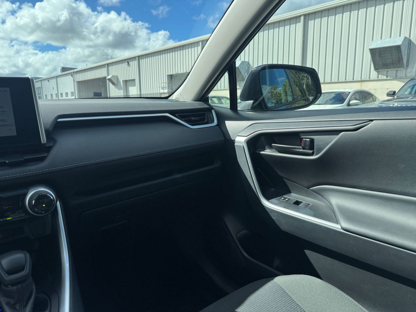 Thumbnail: 2025 Toyota RAV4 - 34