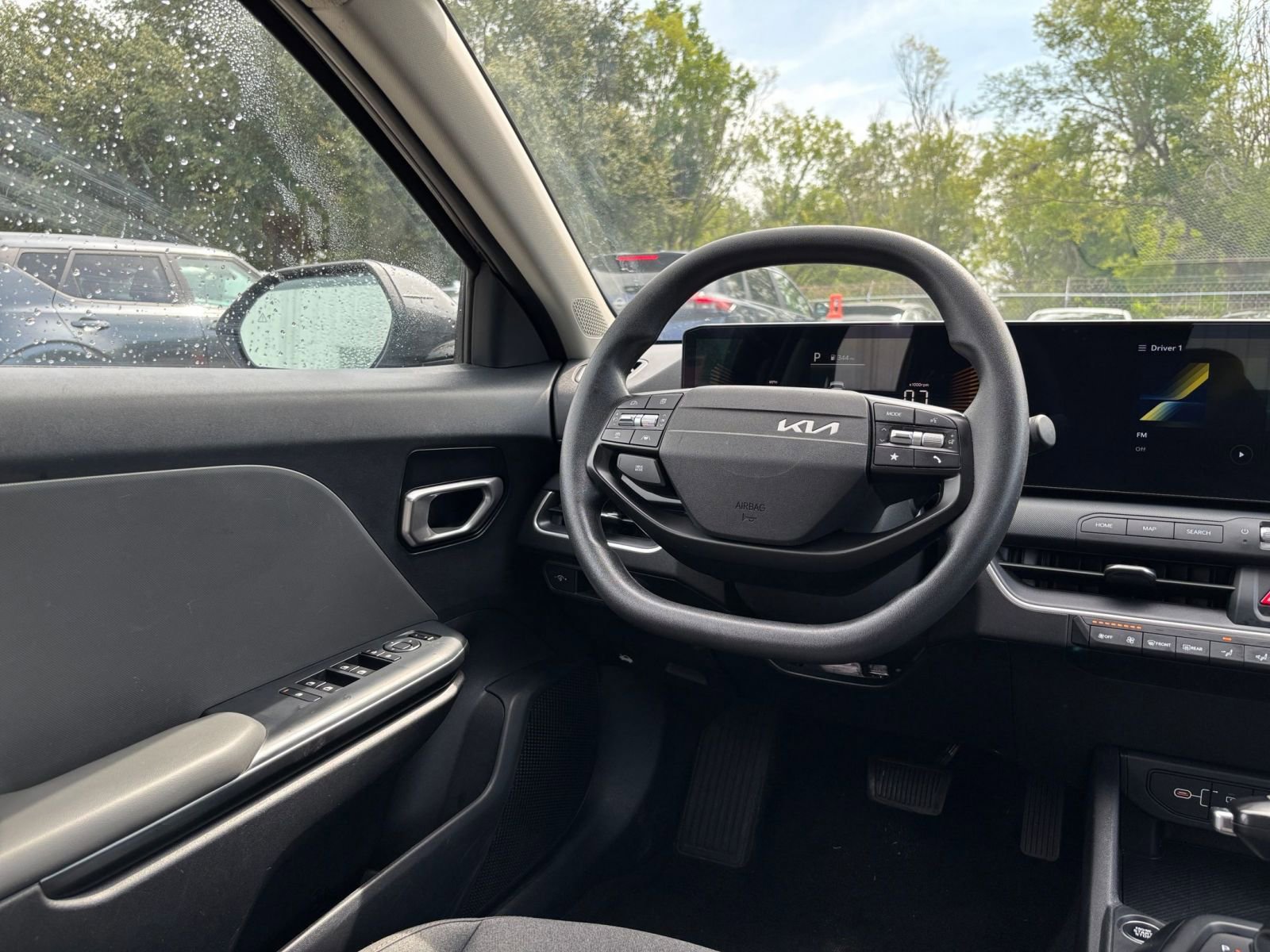 2025 Kia K4 LXS - Photo 33