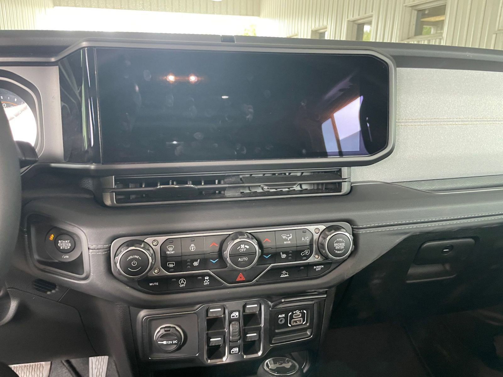 Thumbnail: 2025 Jeep Wrangler - 30