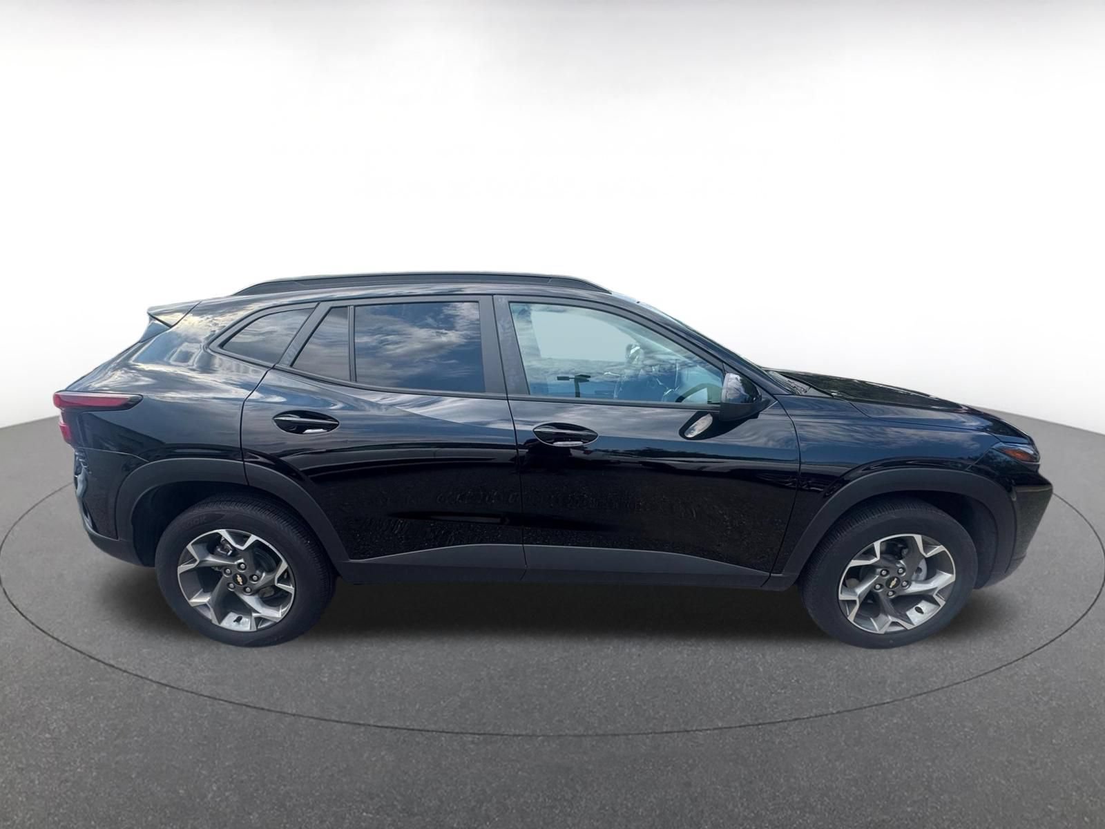 Thumbnail: 2025 Chevrolet Trax - 14