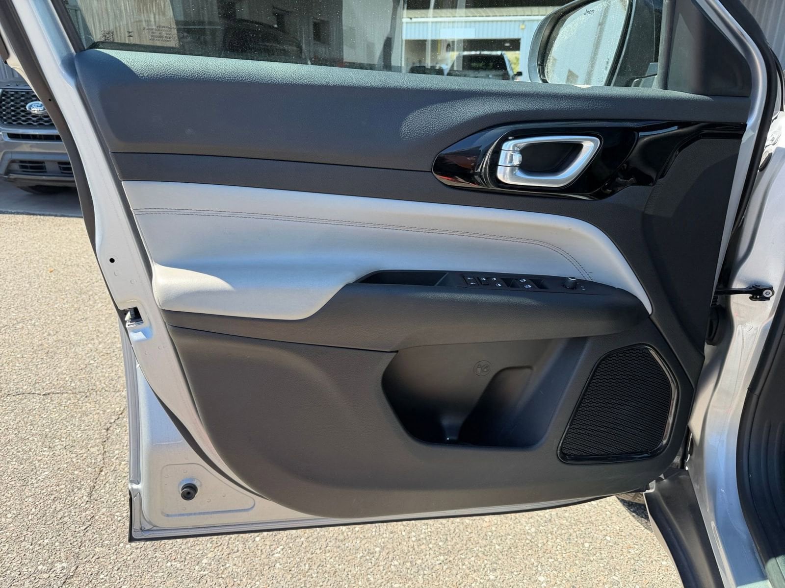 Thumbnail: 2025 Jeep Compass - 18