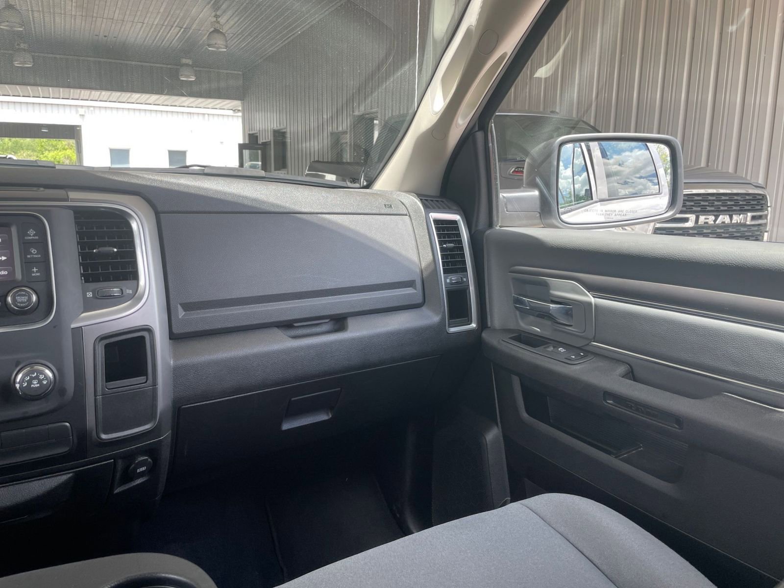 Thumbnail: 2022 RAM 1500 Classic - 33