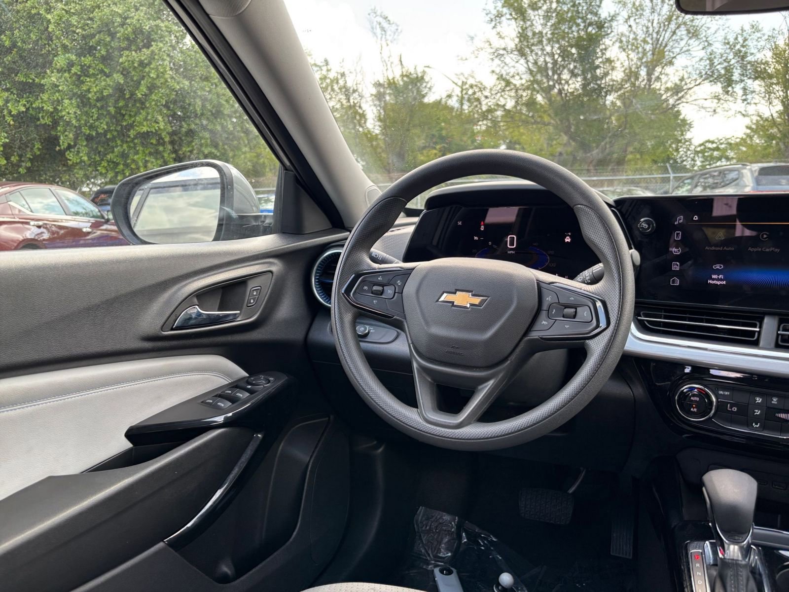 Thumbnail: 2025 Chevrolet Trax - 32