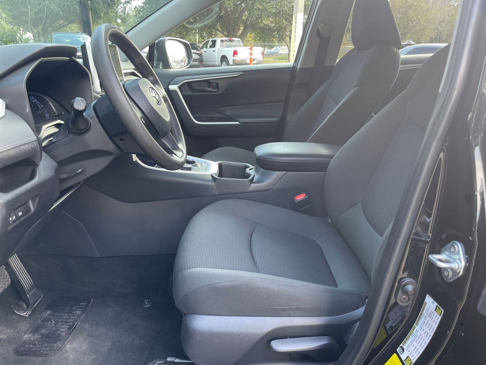 Thumbnail: 2025 Toyota RAV4 - 25